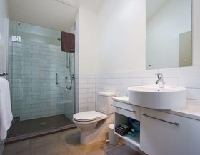 Hananui Lodge and Apartments
