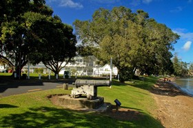 Hananui Lodge and Apartments