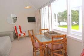 Hananui Lodge and Apartments