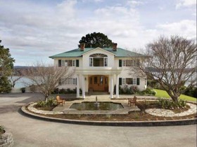 Matauwhi Bay Manor