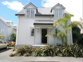 Settler's Cottage