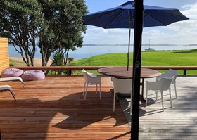 Tapeka Del Mar Beachfront Holiday Home