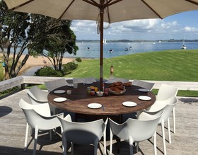 Tapeka Del Mar Beachfront Holiday Home