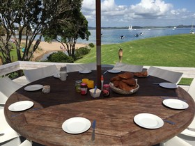 Tapeka Del Mar Beachfront Holiday Home