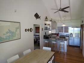 Tapeka Del Mar Beachfront Holiday Home