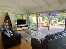 Tapeka Del Mar Beachfront Holiday Home