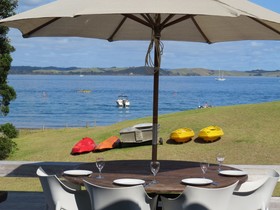 Tapeka Del Mar Beachfront Holiday Home