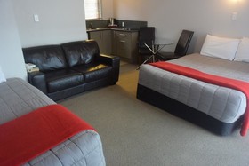 Absolute Lake View Motel
