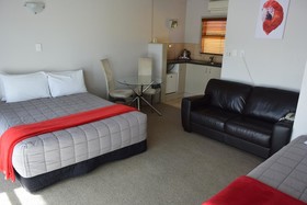 Absolute Lake View Motel