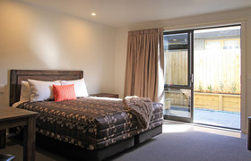 Acacia Lake View Motel