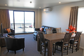 Acacia Lake View Motel