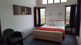 Cascades Lakefront Motel