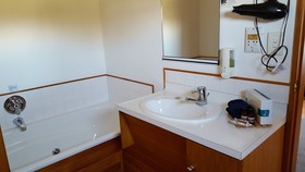 Cascades Lakefront Motel