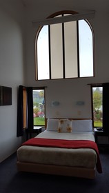 Cascades Lakefront Motel