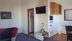 Cascades Lakefront Motel