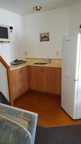 Cascades Lakefront Motel