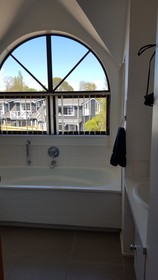 Cascades Lakefront Motel