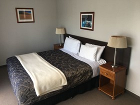 Courtney Motel