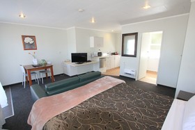 Courtney Motel