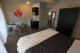 Courtney Motel