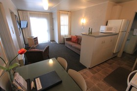 Courtney Motel