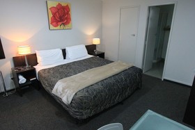 Courtney Motel