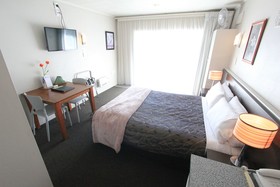 Courtney Motel
