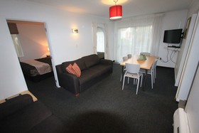 Courtney Motel