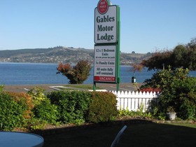 Gables Lakefront Motel