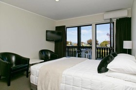 Le Chalet Suisse Taupo