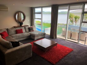 Waimahana Apartments