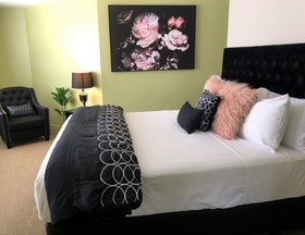 Waimahana Apartments