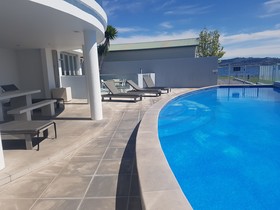 Waimahana Apartments