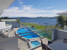 Waimahana Apartments