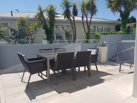 Waimahana Apartments