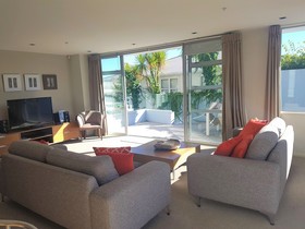Waimahana Apartments