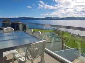 Waimahana Apartments