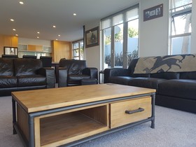 Waimahana Apartments