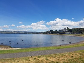 Waimahana Apartments