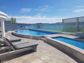 Waimahana Apartments