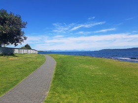 Waimahana Apartments