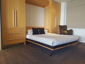 Waimahana Apartments