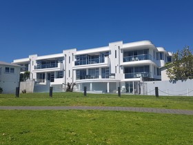 Waimahana Apartments