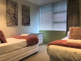 Waimahana Apartments