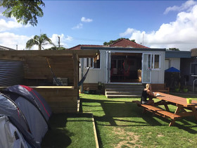 Apple Tree Backpackers