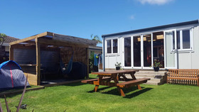 Apple Tree Backpackers