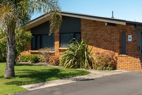 Cobblestone Court Motel