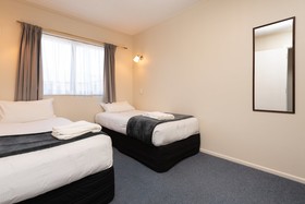 Cobblestone Court Motel