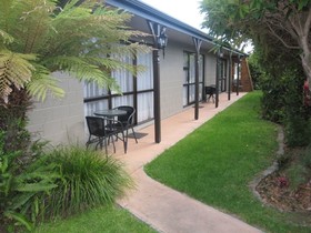 Cobblestone Court Motel