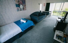 Roselands Motel